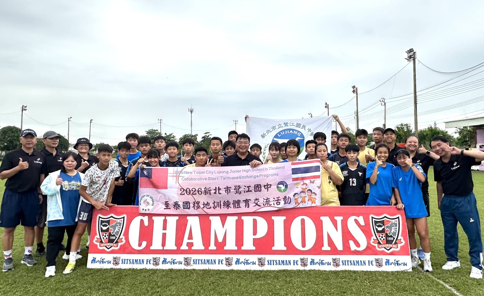 鷺江國中校方帶學生前往泰國體育交流。