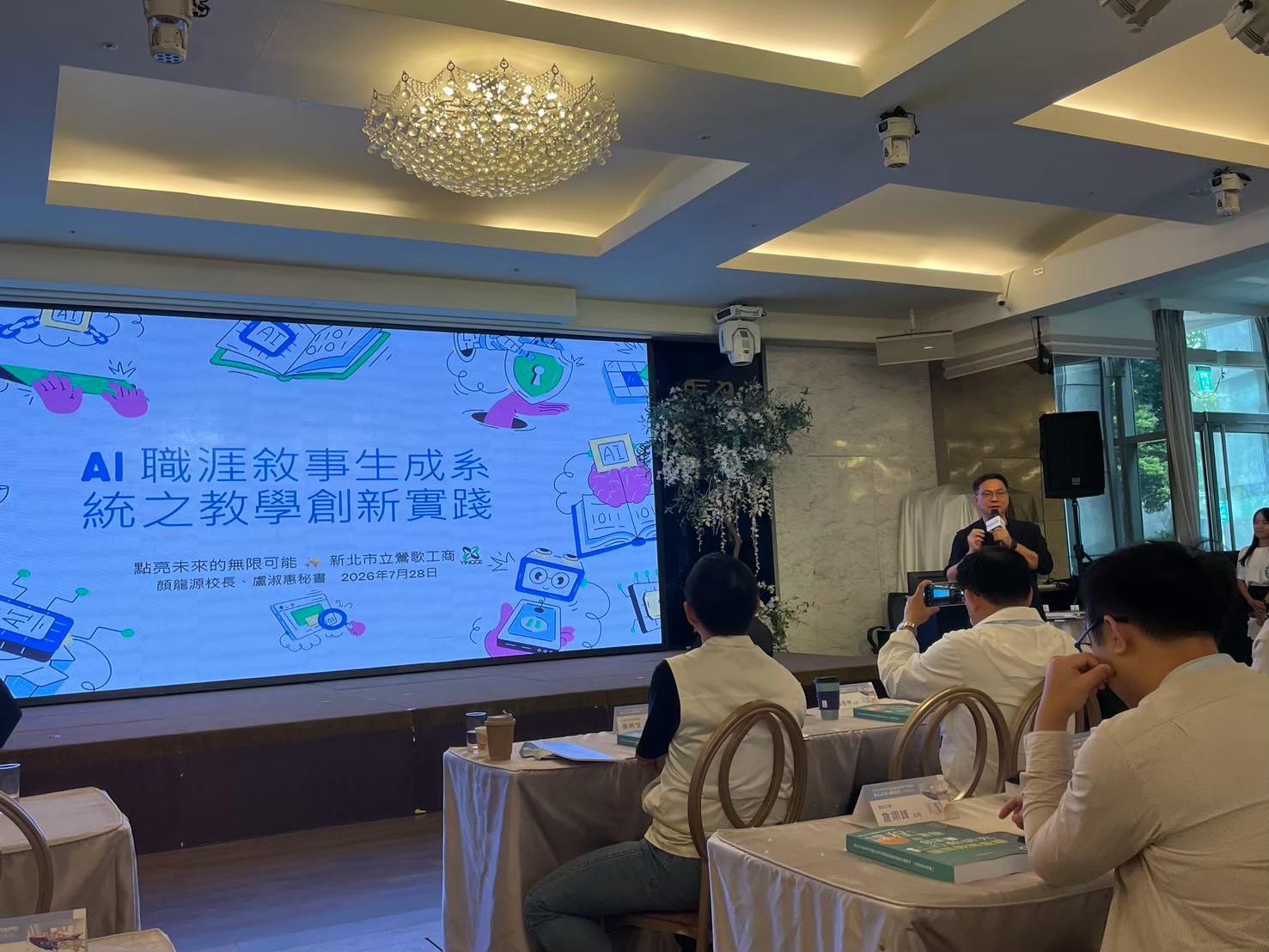 AI將興趣、特質、能力與生活經驗重新整理成可閱讀、可修改的職涯敘事，幫助學生從另一個角度理解自己。  原文網址: AI懂我嗎？國高中生自我探索與職涯敘事｜台灣學聯 https://www.careerexpl.com/article-aiknowme001.html 著作權歸作者所有。商業轉載請聯絡作者獲得授權，非商業轉載請註明出處。