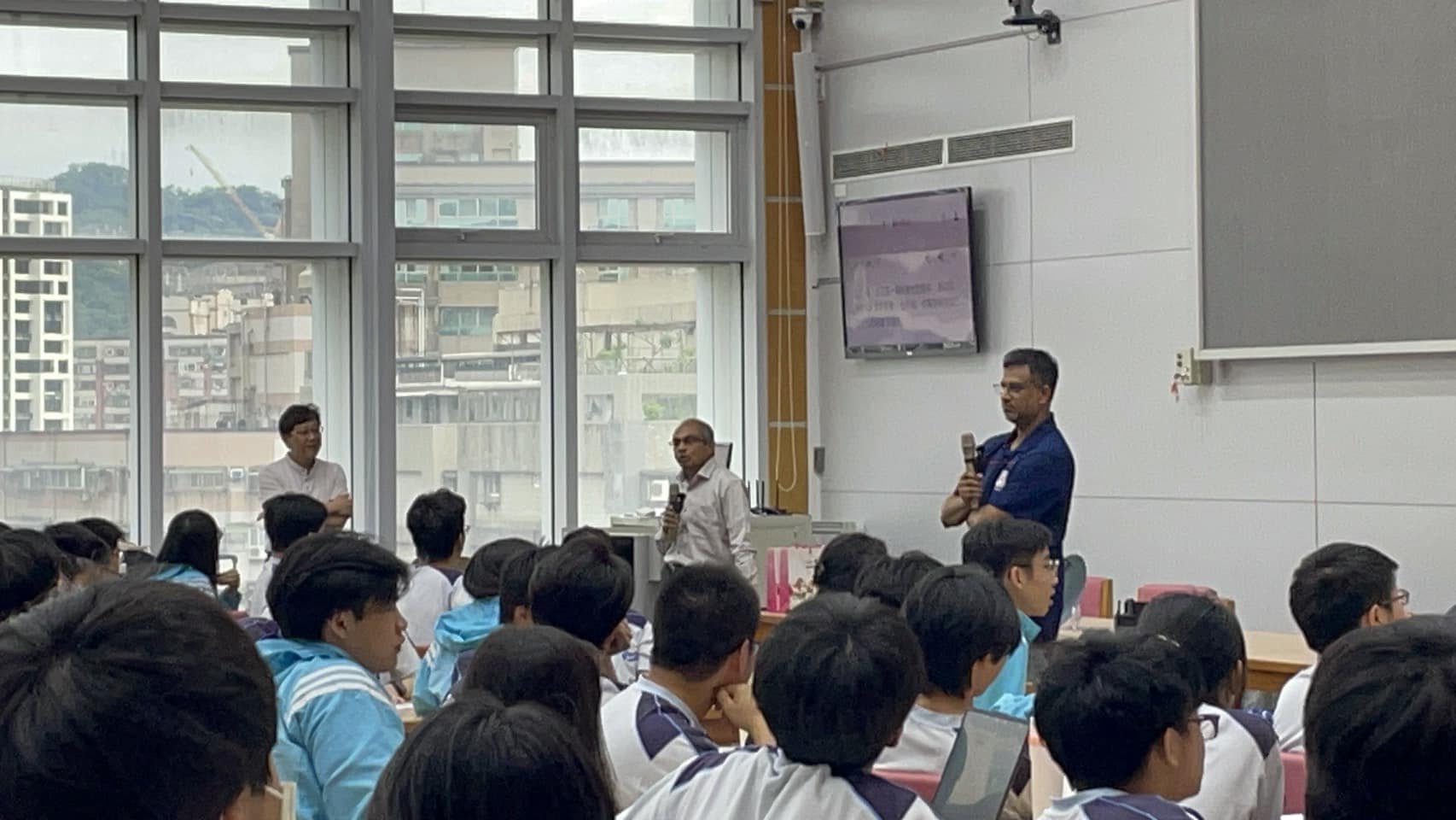 南山中學學生參與台灣學聯與亞利桑那大學教授的半導體科技講座