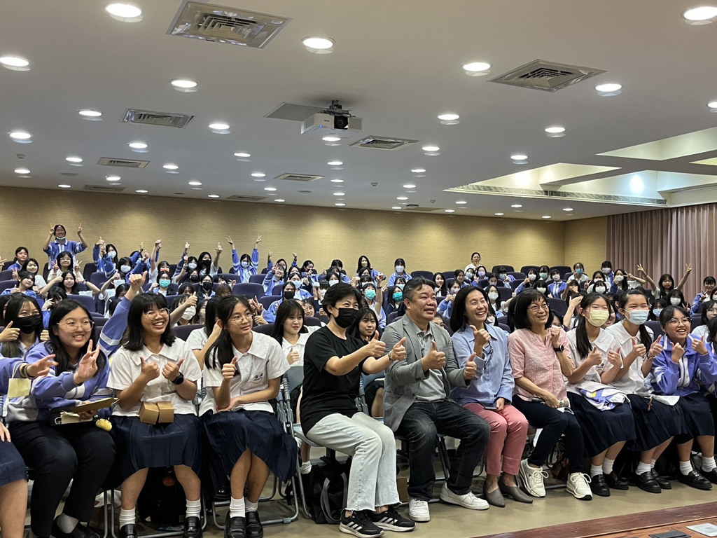 「科技女力」崛起！專題課程點燃創新思維 金甌與金陵女中學生探索未來數位新視界